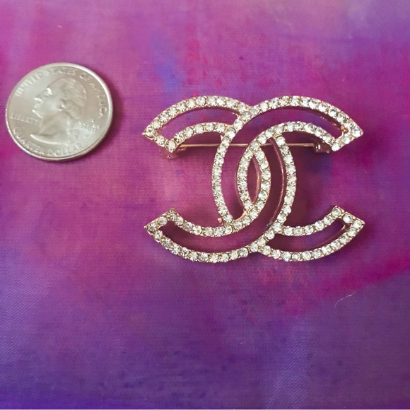 FabulouslyFitted | A Crowd Brooches Galore in Diamonds & Pearls - Picture 6 of 11